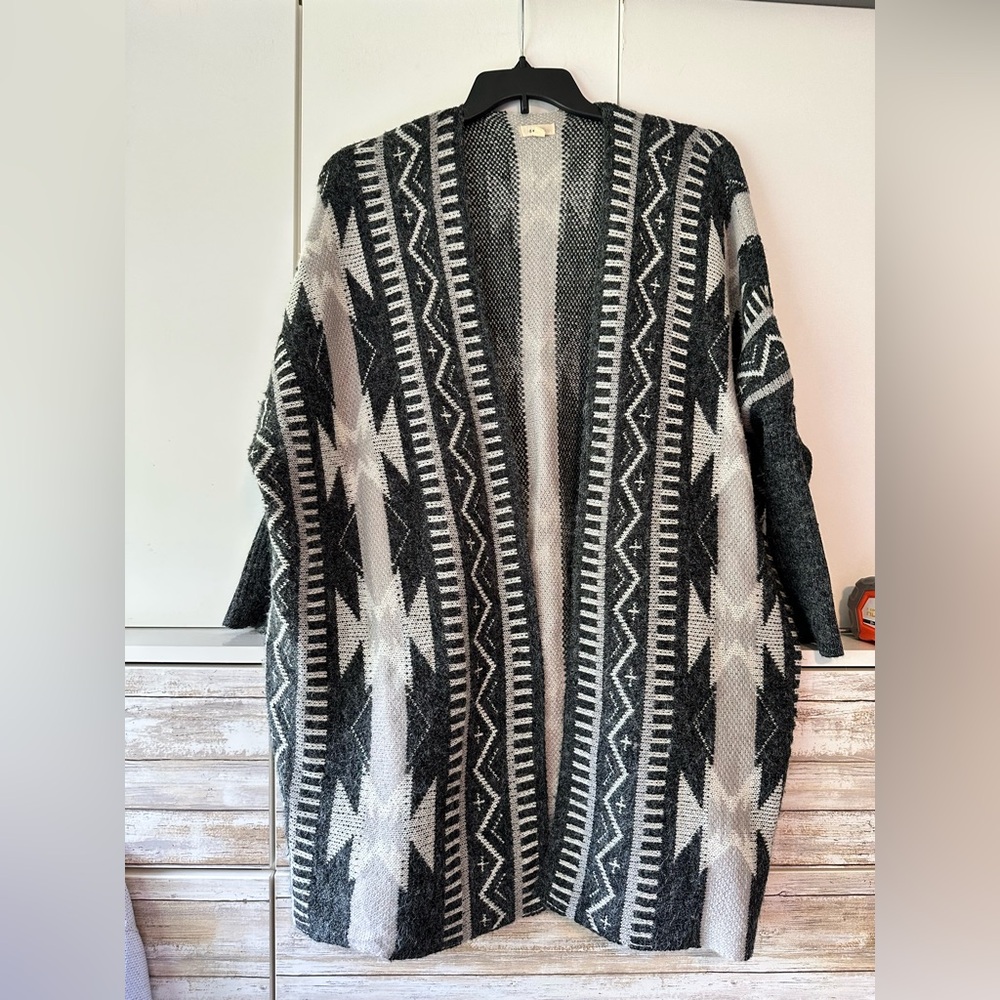 🖤 Debut Aztec Tribal Print Oversized Cardigan Black Gray Boho M/L